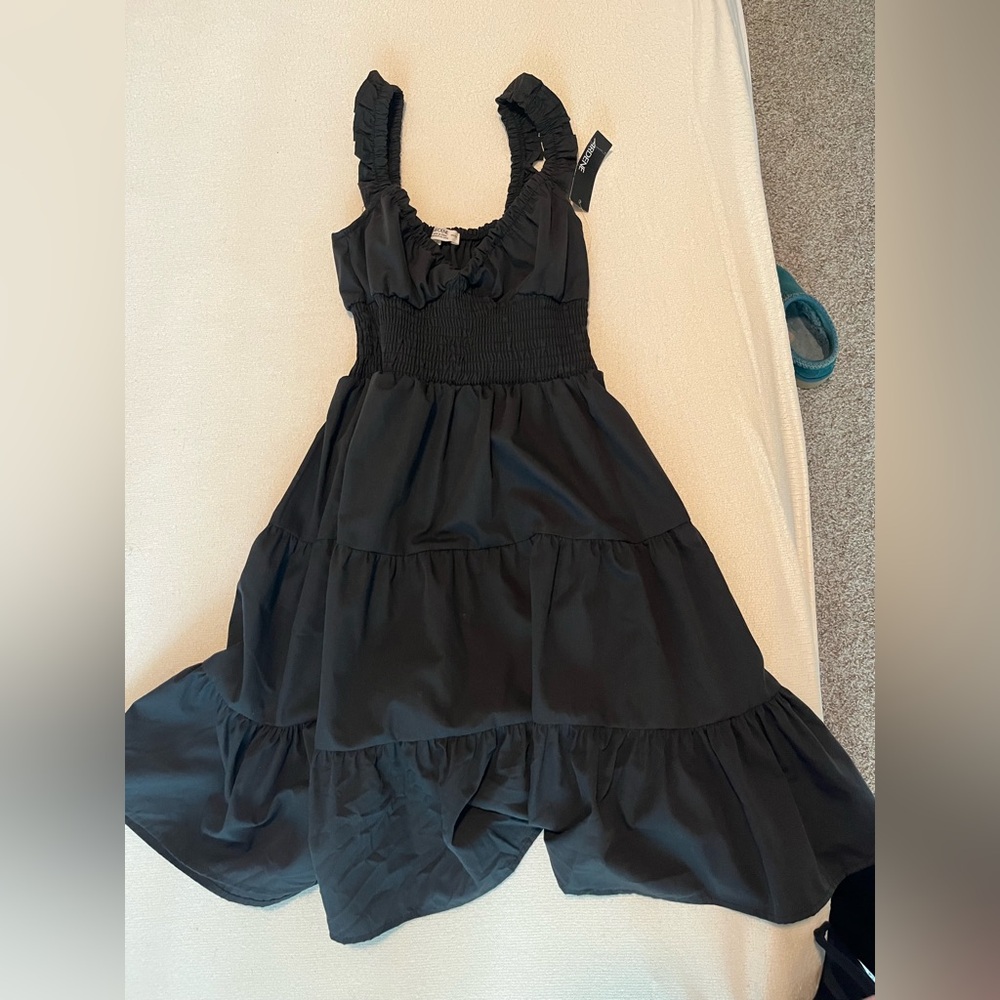 Chic Black Tiered Dress - Picture 3 of 6